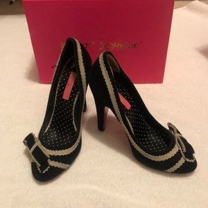 Betsey Johnson Black/Ivory Reese Heels